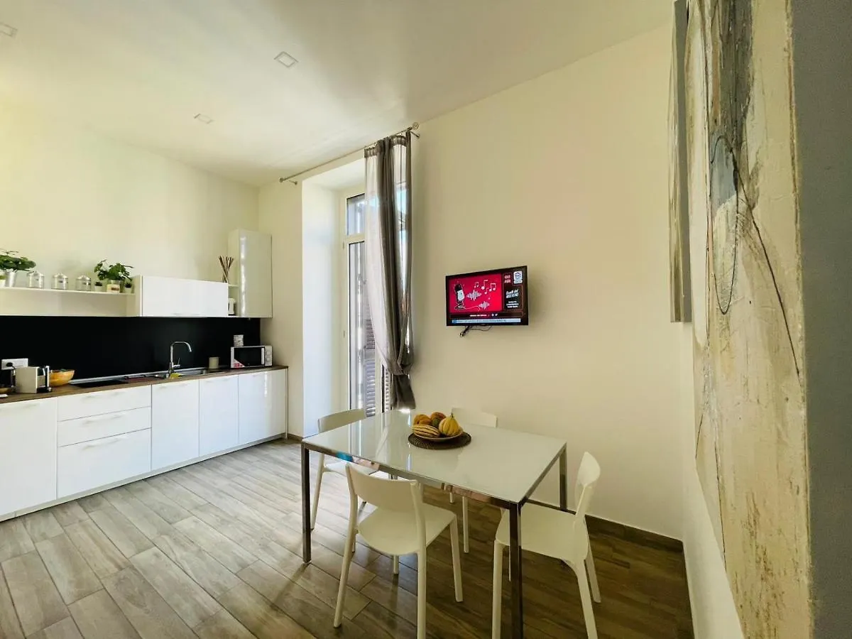 Dimora Centrale Home Naples 0*,  Italy