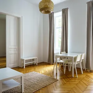 Naschmarkt Apartment Vienna